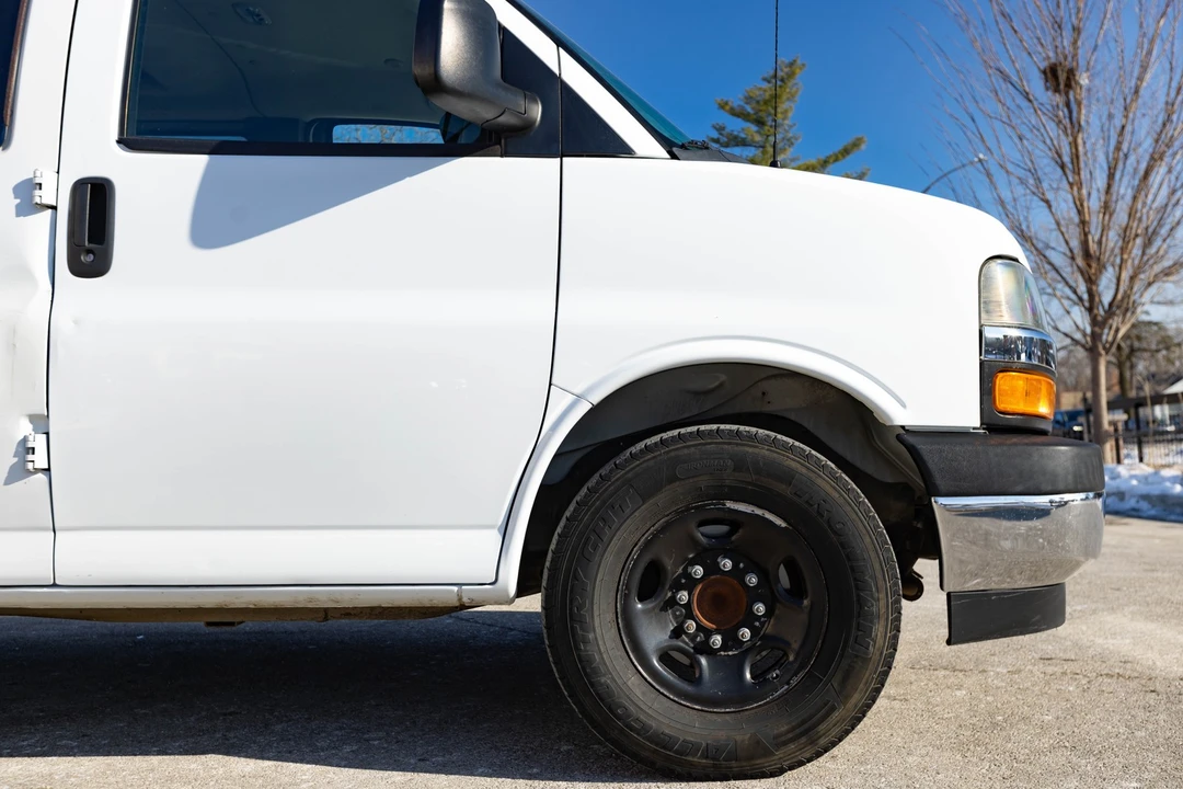 2020 Chevrolet Express - Image 14 of 21