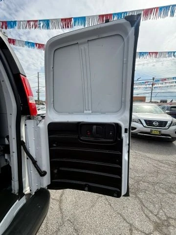 2020 Chevrolet Express - Image 17 of 21