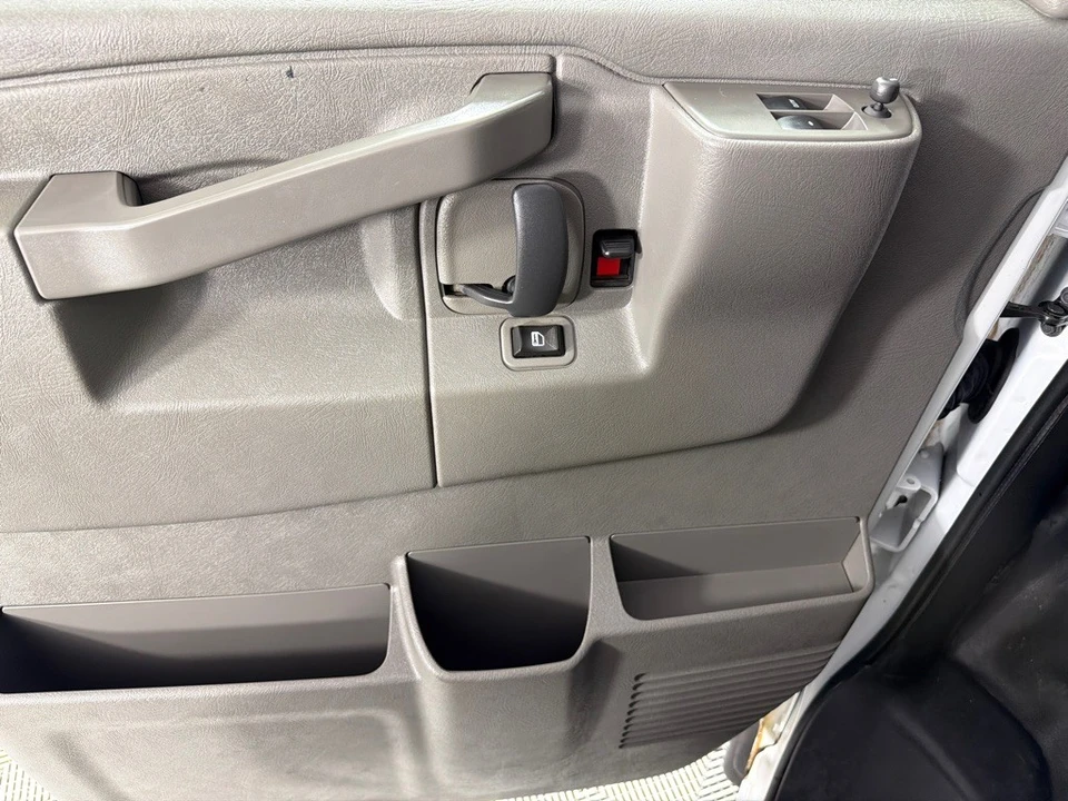 2020 Chevrolet Express - Image 11 of 21