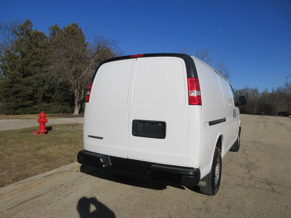 2020 Chevrolet Express - Image 11 of 21