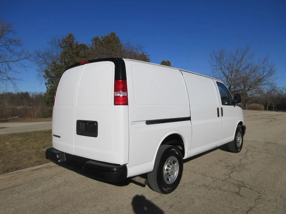 2020 Chevrolet Express - Image 10 of 21