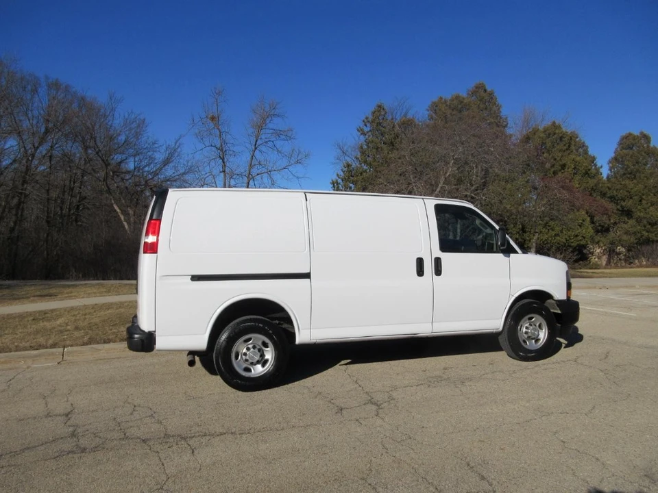 2020 Chevrolet Express - Image 16 of 21