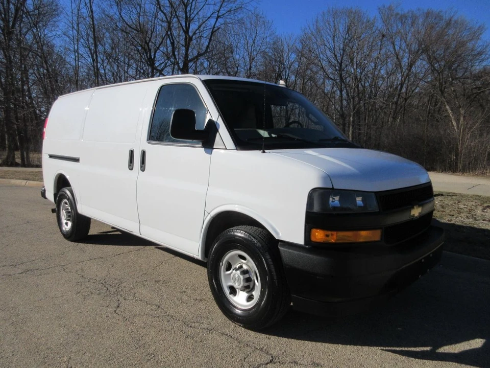 2020 Chevrolet Express - Image 17 of 21