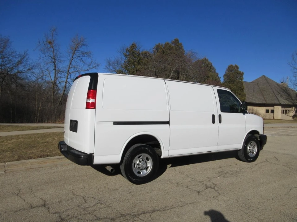 2020 Chevrolet Express - Image 9 of 21