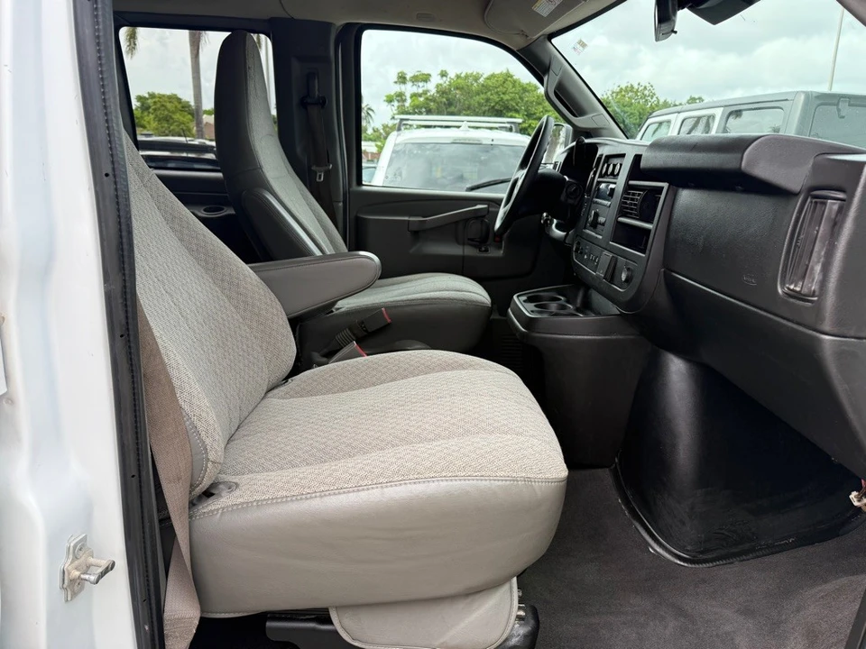 2020 Chevrolet Express - Image 11 of 21