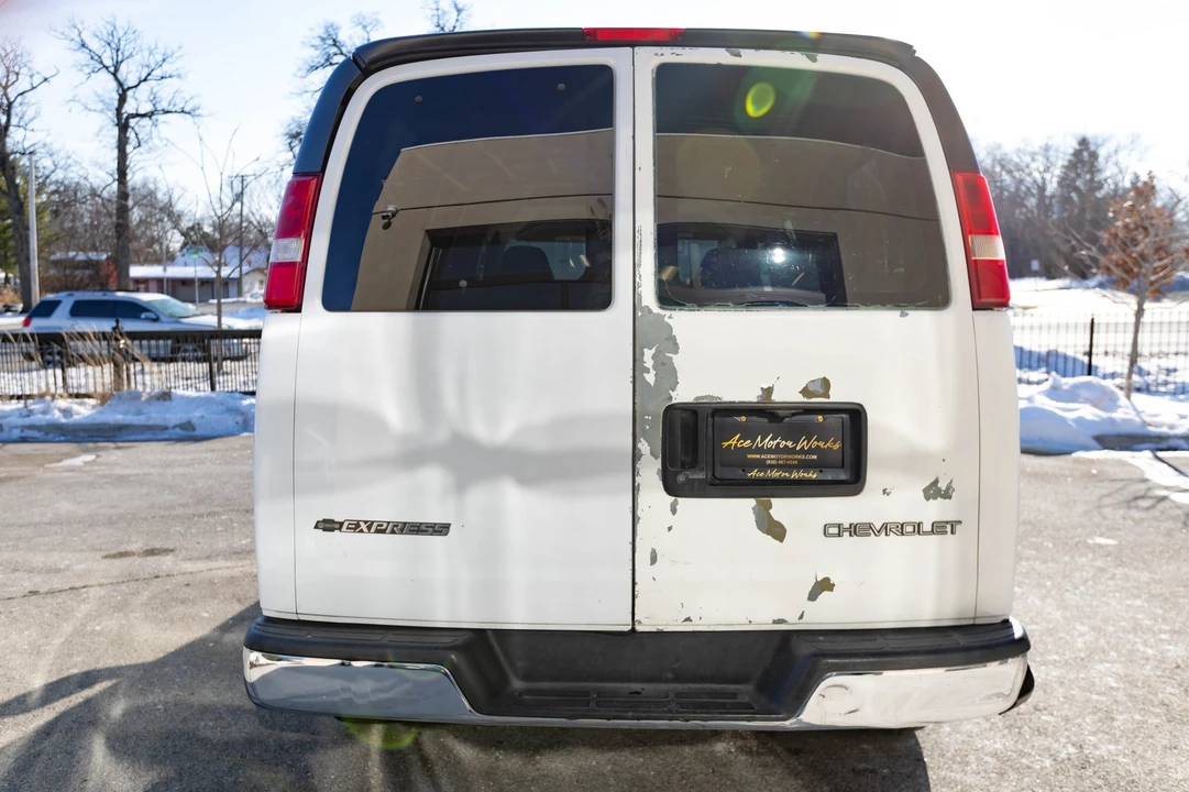 2020 Chevrolet Express - Image 9 of 12