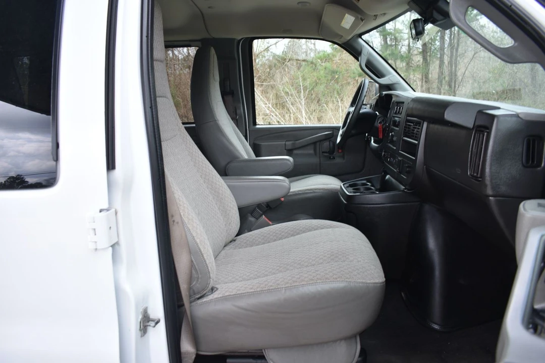 2020 Chevrolet Express - Image 17 of 21