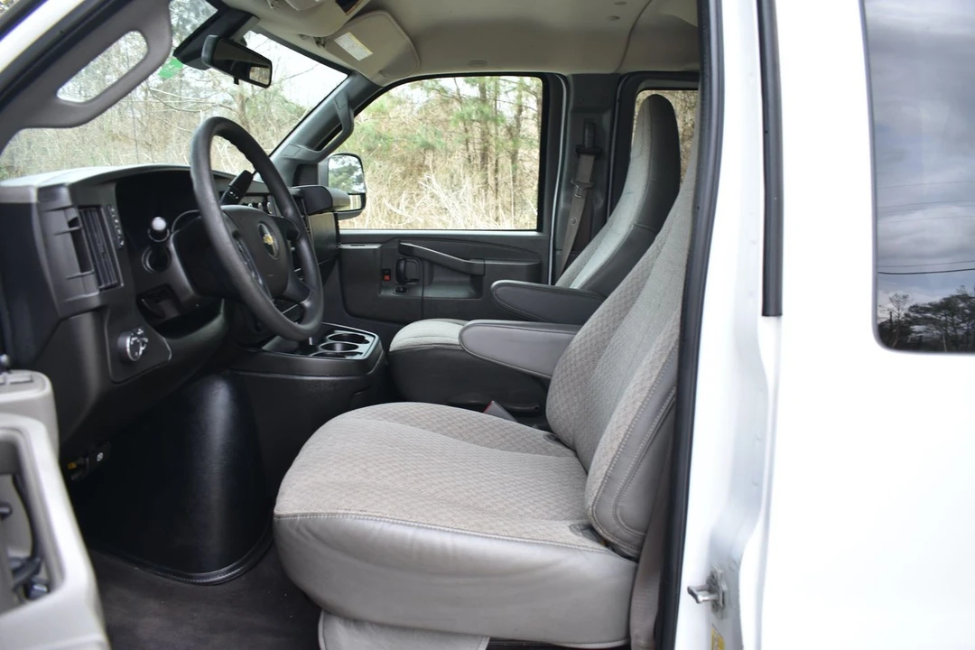 2020 Chevrolet Express - Image 9 of 21