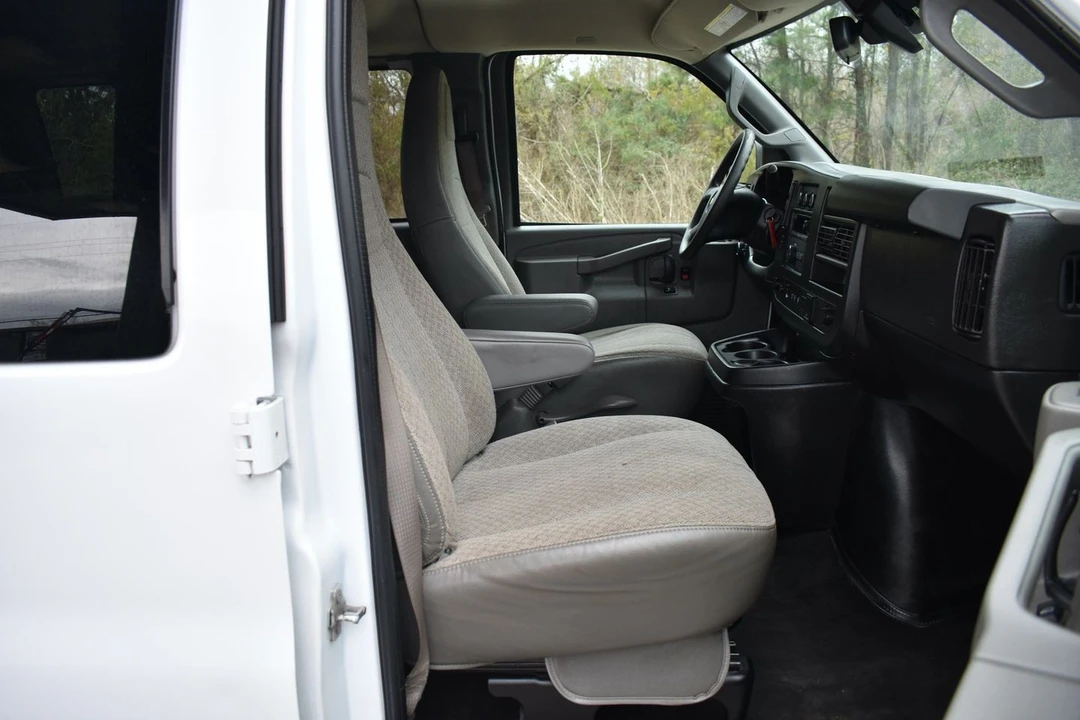 2020 Chevrolet Express - Image 16 of 20