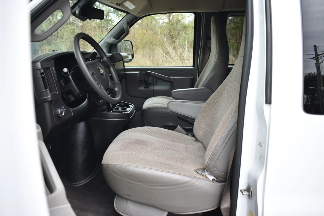 2020 Chevrolet Express - Image 9 of 20