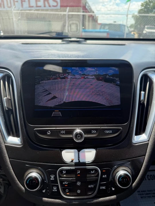 2020 Chevrolet Malibu - Image 14 of 17
