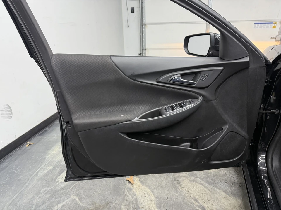 2020 Chevrolet Malibu - Image 11 of 21