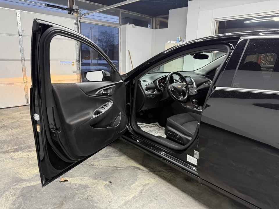 2020 Chevrolet Malibu - Image 10 of 21