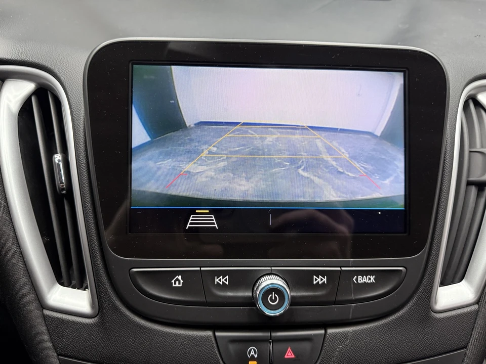 2020 Chevrolet Malibu - Image 14 of 21
