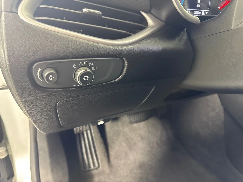 2020 Chevrolet Malibu - Image 14 of 21