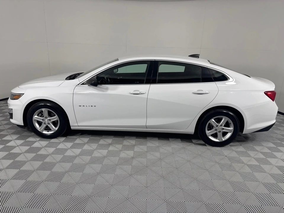 2020 Chevrolet Malibu - Image 8 of 12