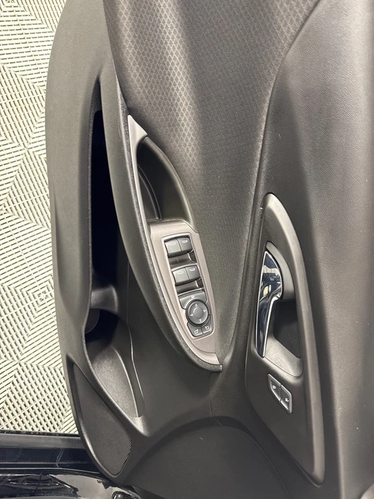 2020 Chevrolet Malibu - Image 11 of 12