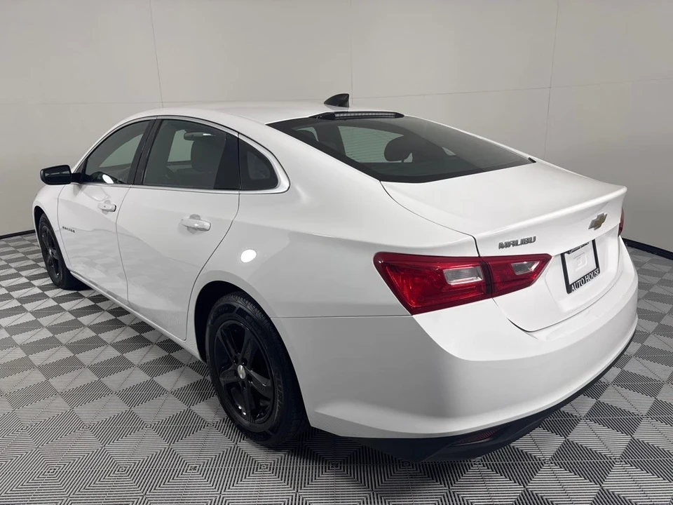 2020 Chevrolet Malibu - Image 8 of 12