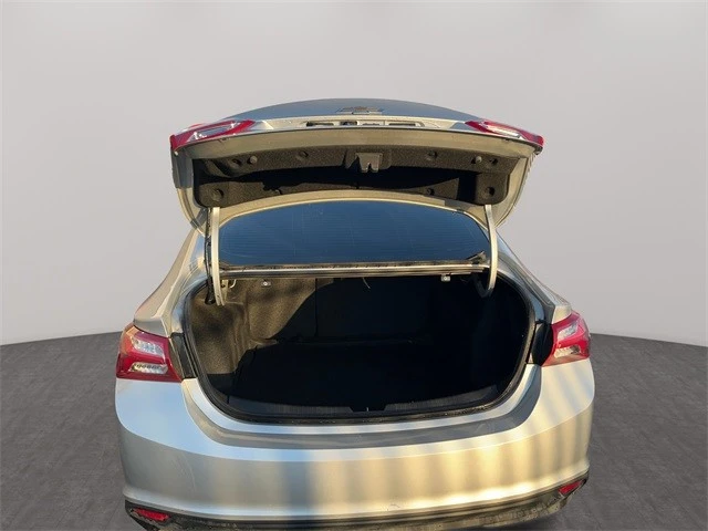 2020 Chevrolet Malibu - Image 15 of 21