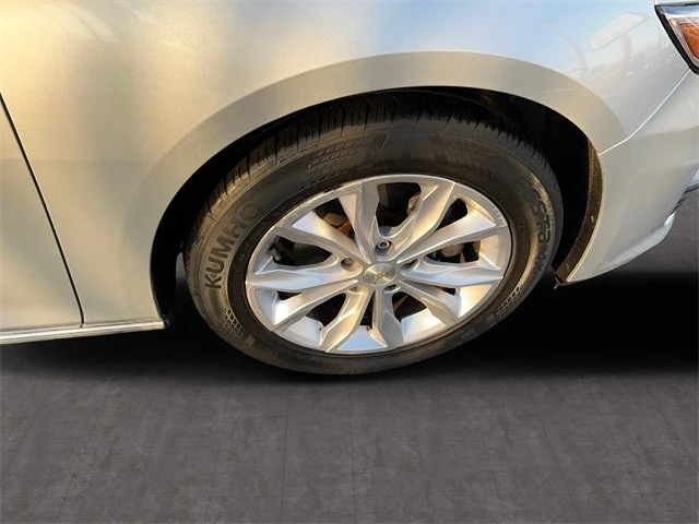 2020 Chevrolet Malibu - Image 10 of 21