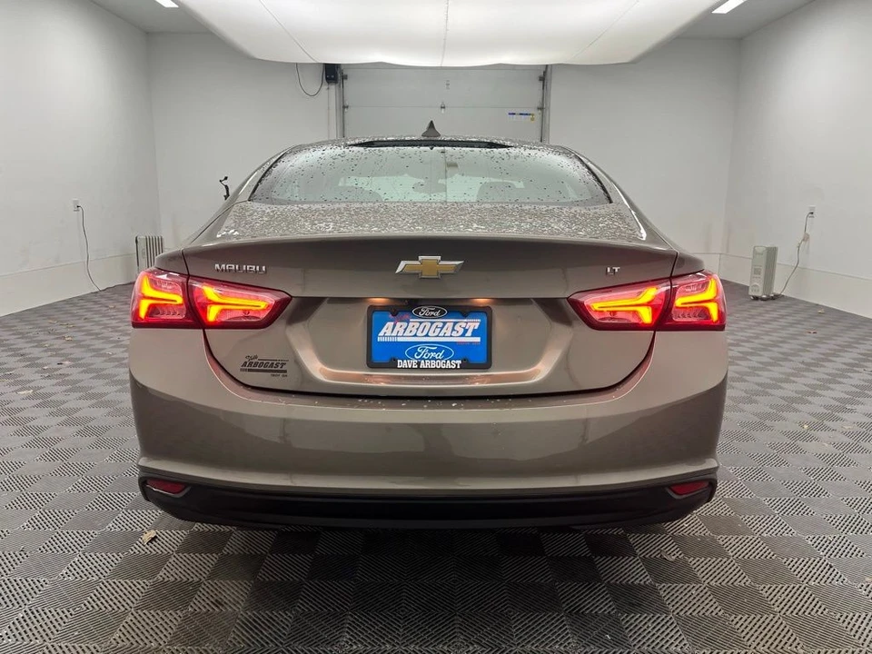 2020 Chevrolet Malibu - Image 10 of 12
