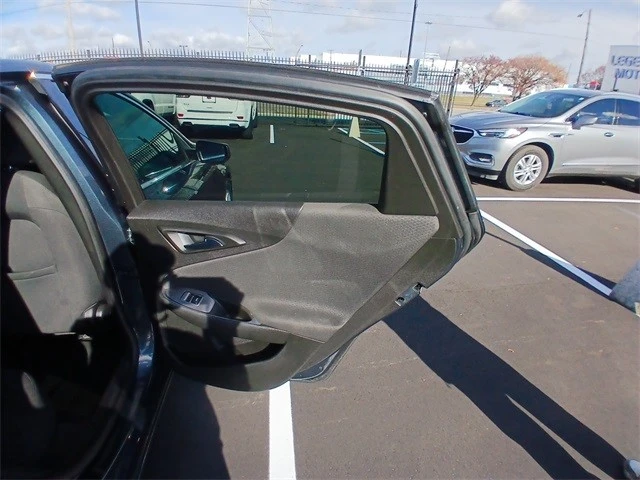2020 Chevrolet Malibu - Image 18 of 21