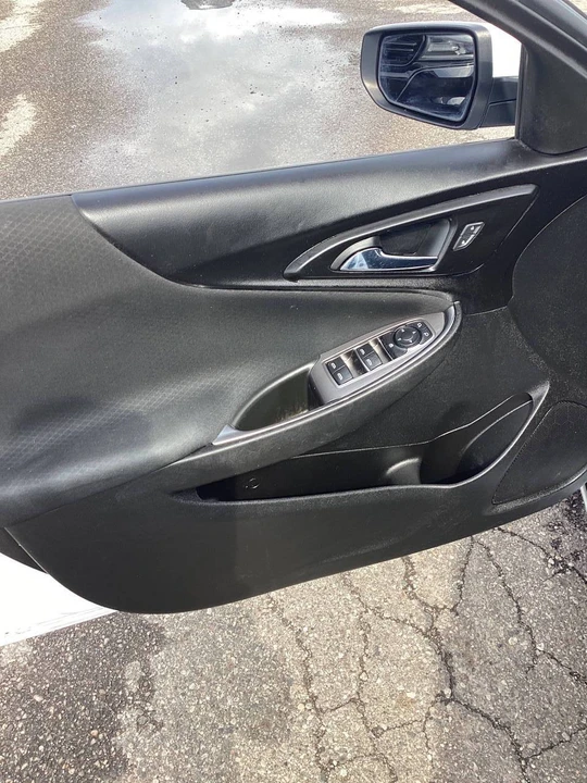 2020 Chevrolet Malibu - Image 17 of 21