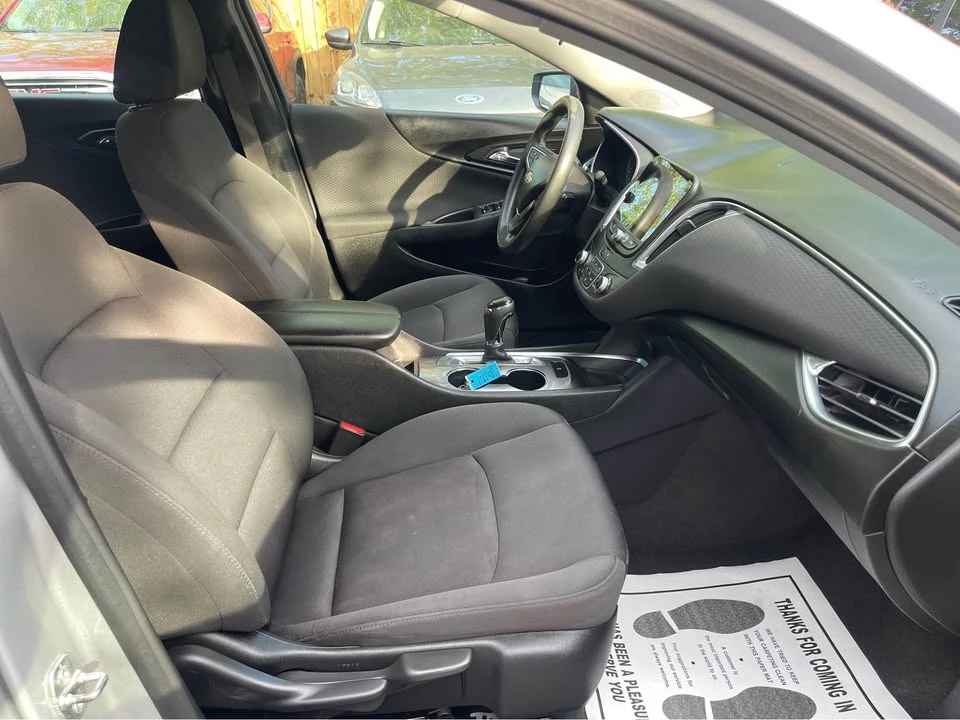 2020 Chevrolet Malibu - Image 9 of 11