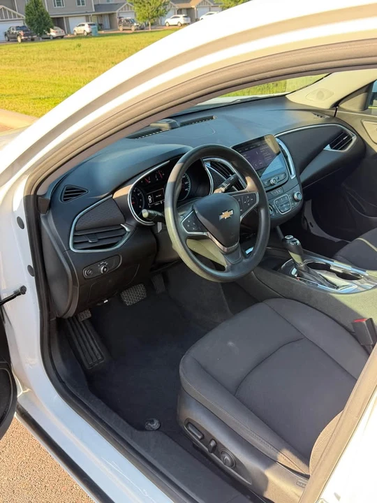 2020 Chevrolet Malibu - Image 11 of 14