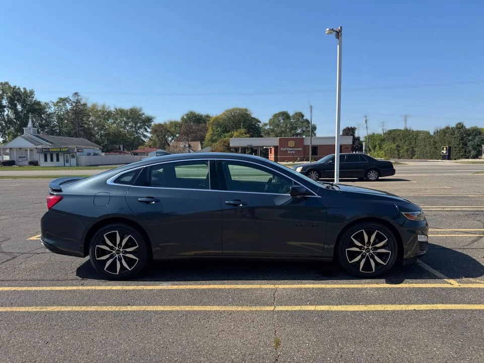 2020 Chevrolet Malibu - Image 2 of 10