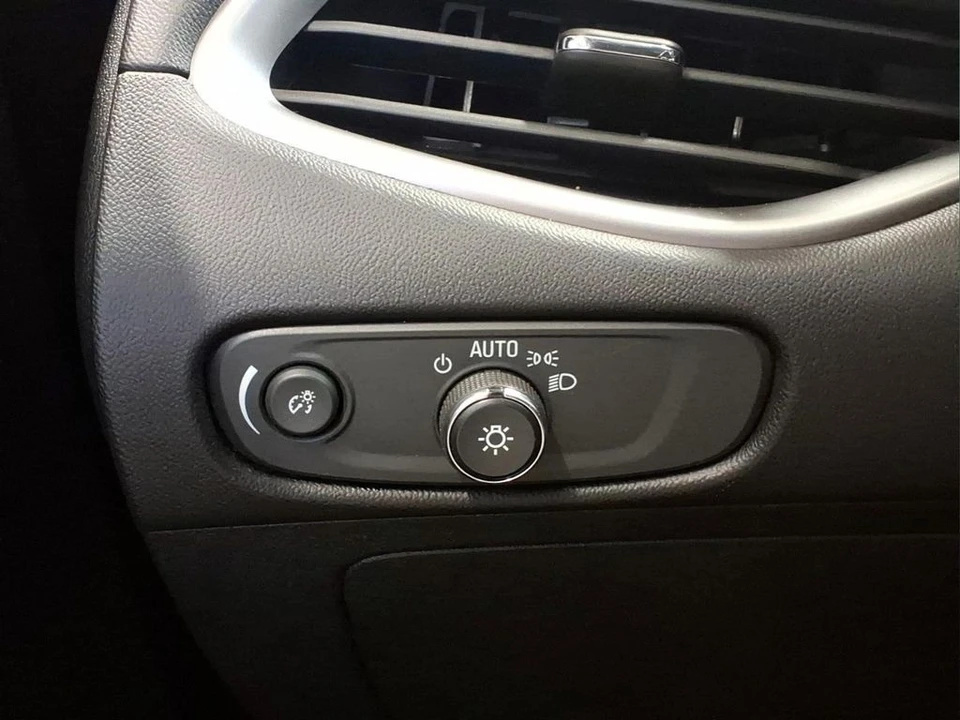 2020 Chevrolet Malibu - Image 15 of 21