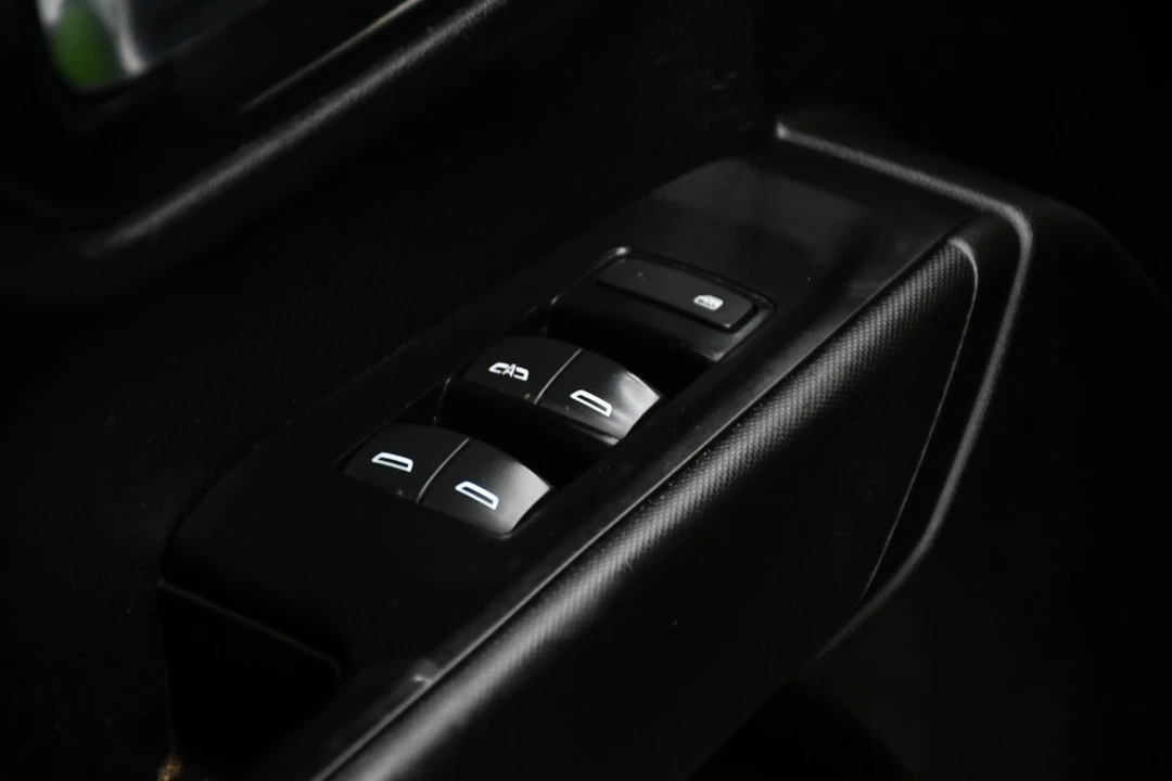 2020 Chevrolet Silverado 4th Gen - Image 16 of 21