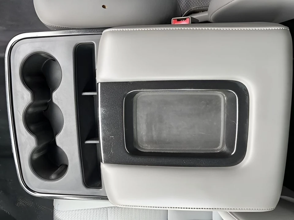 2020 Chevrolet - Image 19 of 31