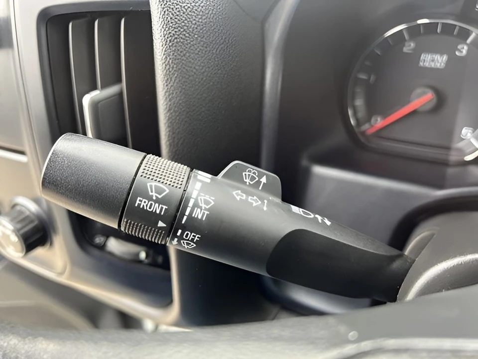 2020 Chevrolet - Image 15 of 31