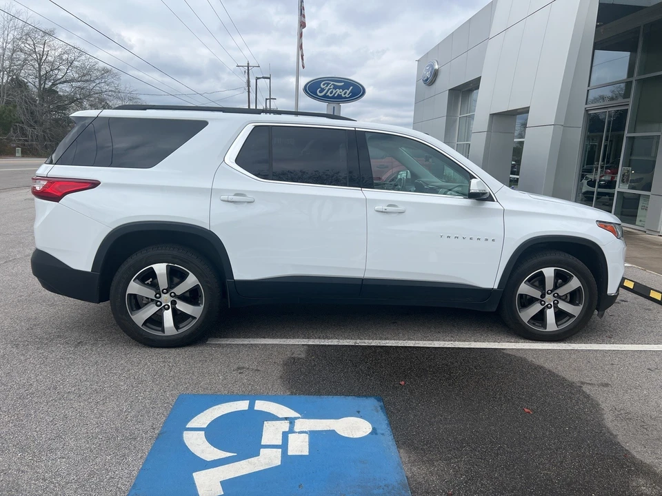 2020 Chevrolet Traverse - Image 3 of 10