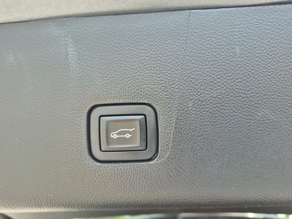 2020 Chevrolet Traverse - Image 9 of 12