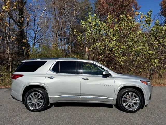 2020 Chevrolet Traverse - Image 5 of 12