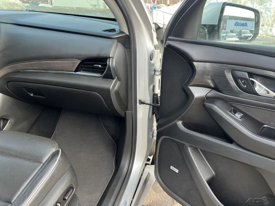 2020 Chevrolet Traverse - Image 8 of 12