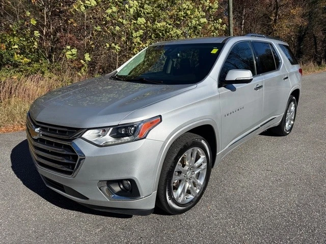 2020 Chevrolet Traverse - Image 2 of 12