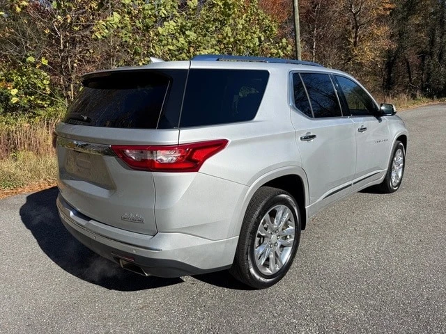 2020 Chevrolet Traverse - Image 6 of 12