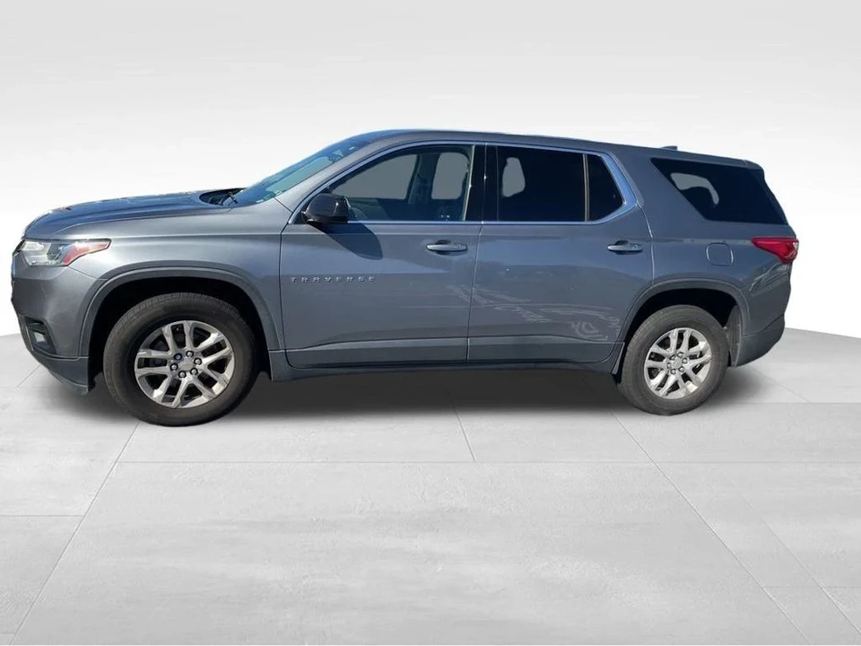 2020 Chevrolet Traverse - Image 2 of 12