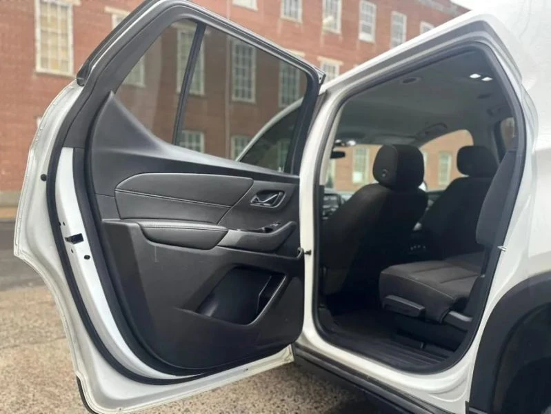 2020 Chevrolet Traverse - Image 9 of 12