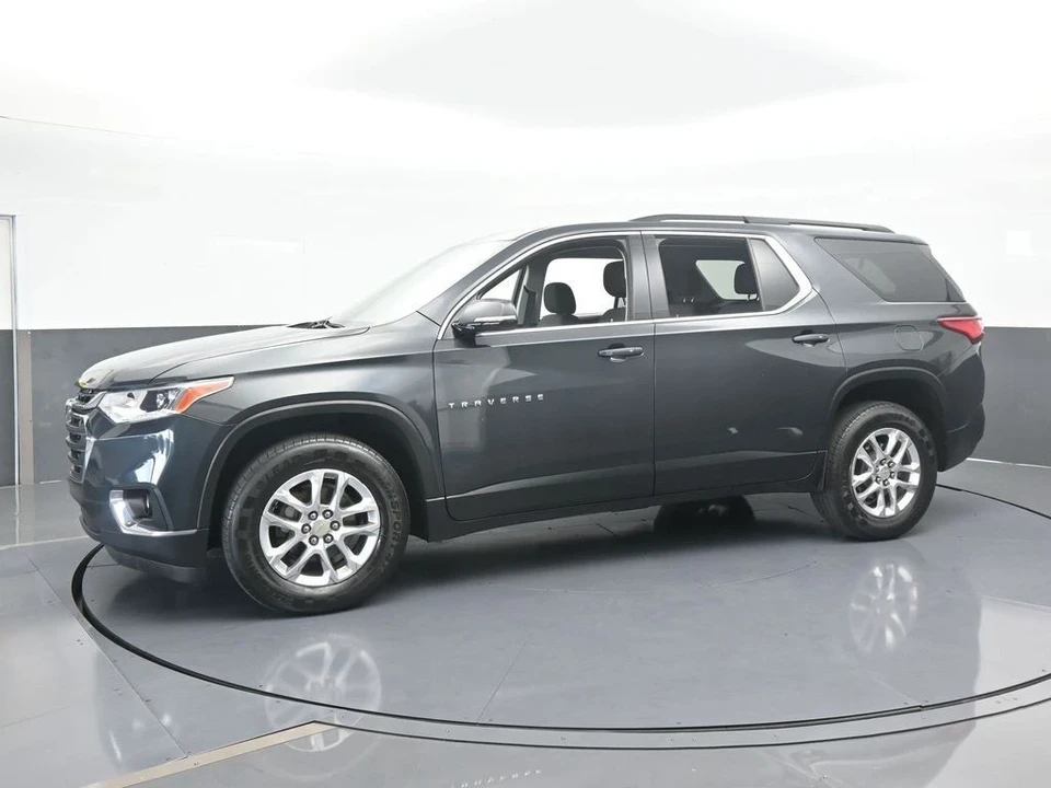 2020 Chevrolet Traverse - Image 2 of 12