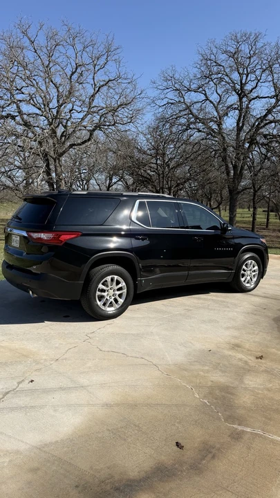 2020 Chevrolet Traverse - Image 2 of 15