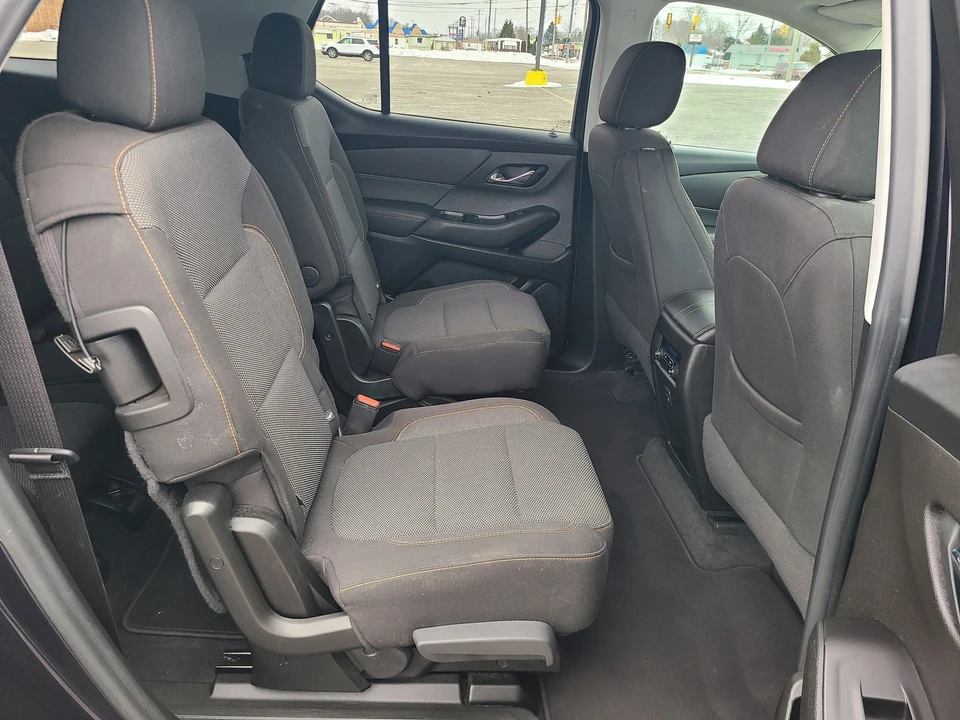 2020 Chevrolet Traverse - Image 17 of 21