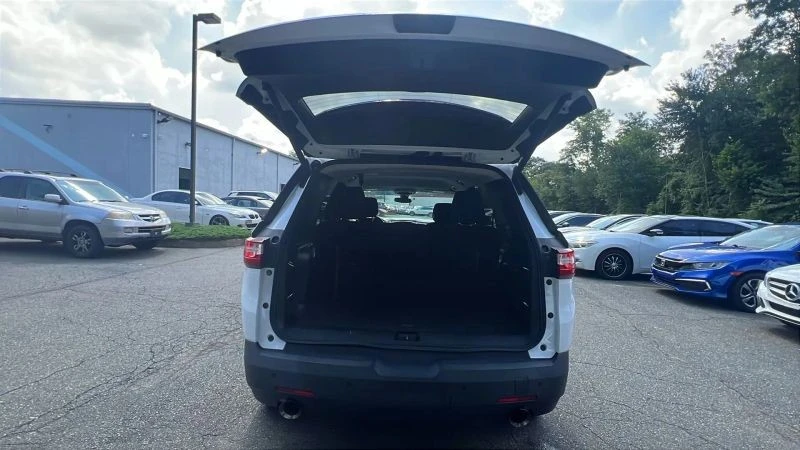 2020 Chevrolet Traverse - Image 9 of 12