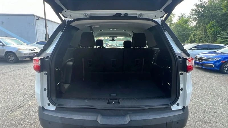 2020 Chevrolet Traverse - Image 10 of 12