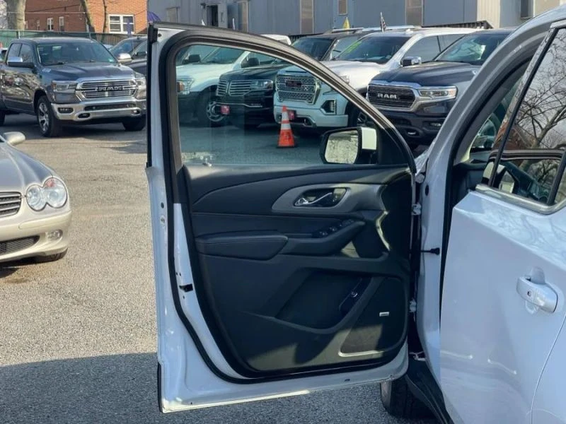 2020 Chevrolet Traverse - Image 9 of 12