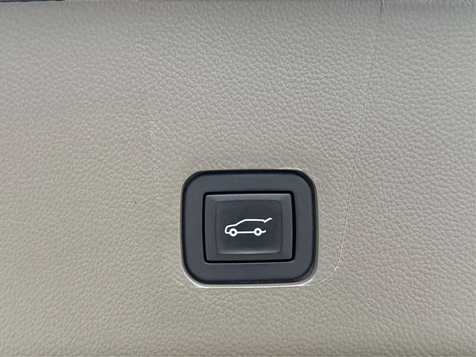 2020 Chevrolet Traverse - Image 14 of 21
