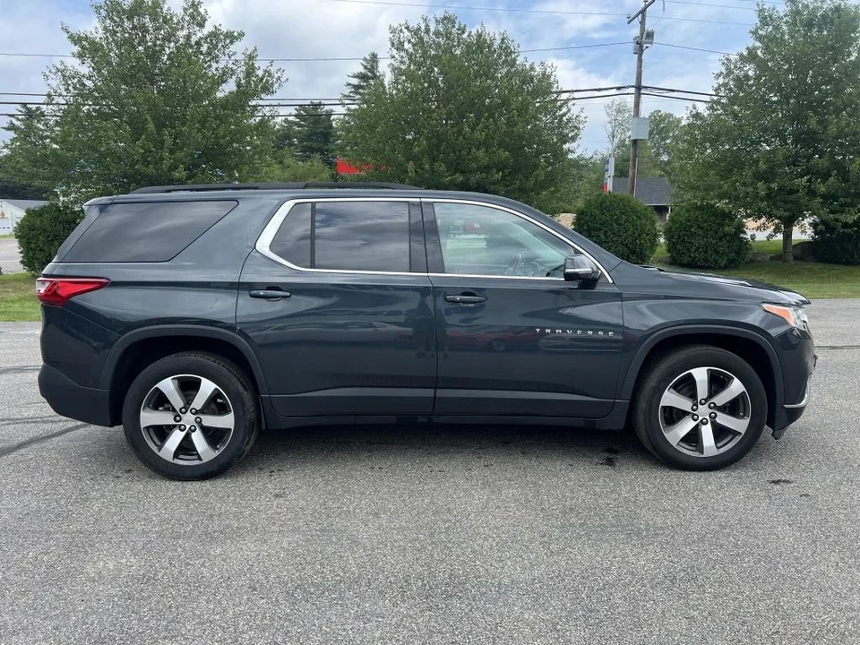 2020 Chevrolet Traverse - Image 2 of 12